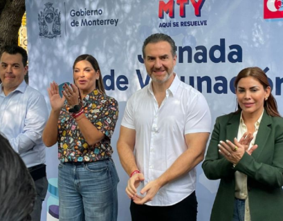 El alcalde de Monterrey, Adrian de la Garza en jornada de vacunación contra influenza