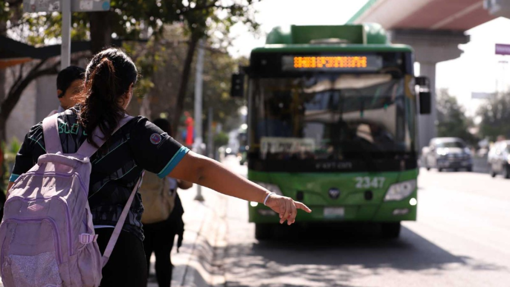 Proponen tarifa única diaria para transporte público.