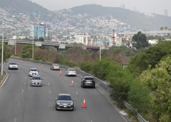 carril-reversible-en-morones-prieto-para-aliviar-tráfico-por-obras-del-metro