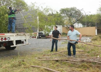 marcelo-segovia-coordina-limpieza-escolar-para-regreso-A-CLASES