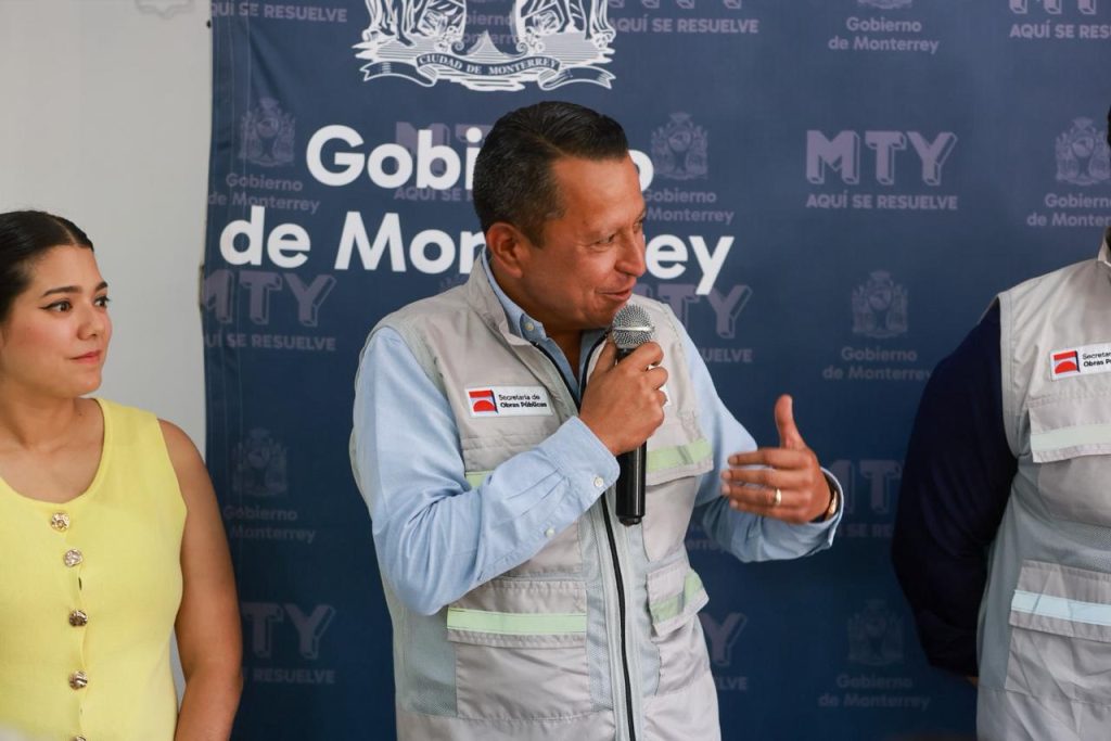 secretario-de-obras-públicas-de-monterrey-entrega-vialidades-regias-en-col.-del-carmen-monterrey