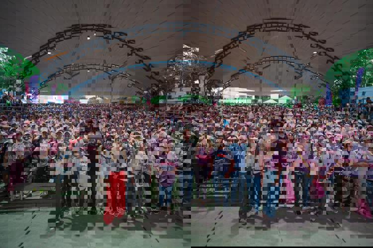 entrega en el parque españa de 2500 tarjetas regias uno de los programas de monterrey  más fuertes 