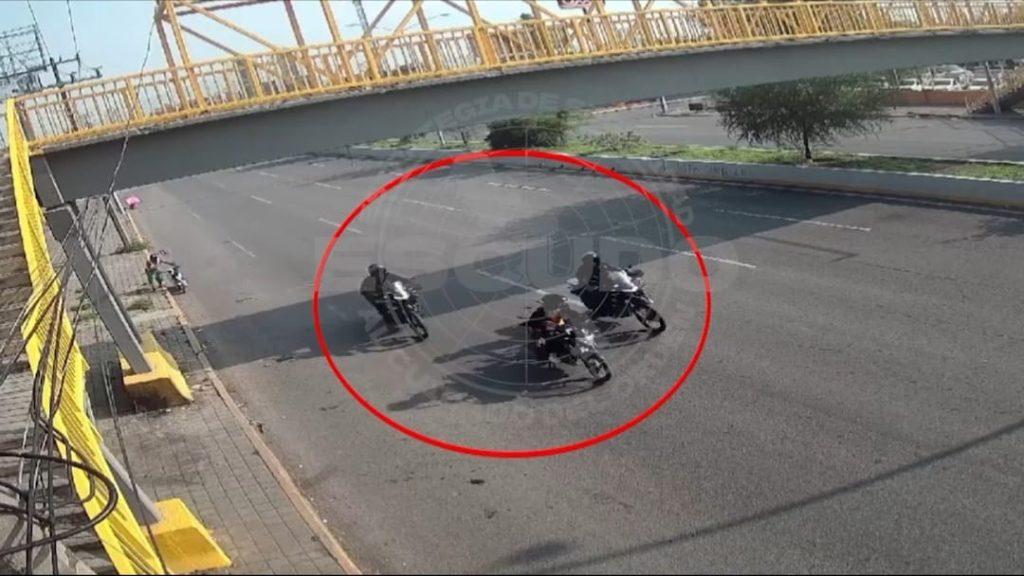 policía de monterrey le marca el alto a un menor con marihuana en el centro de la ciudad