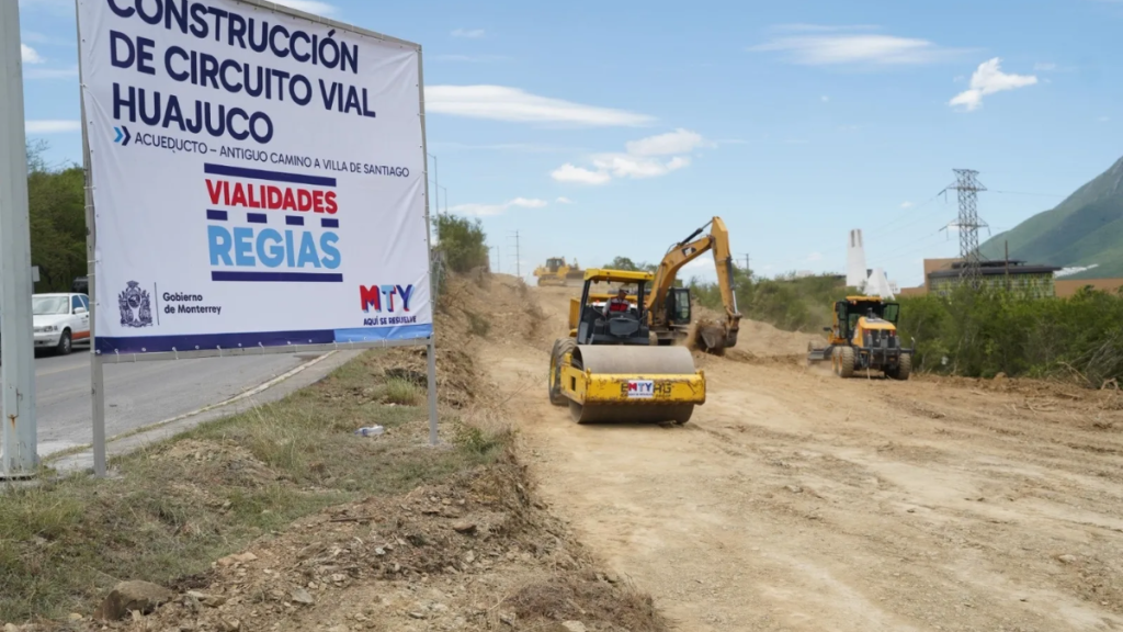 las obras viales del circuito vial del huajuco está en construcción 