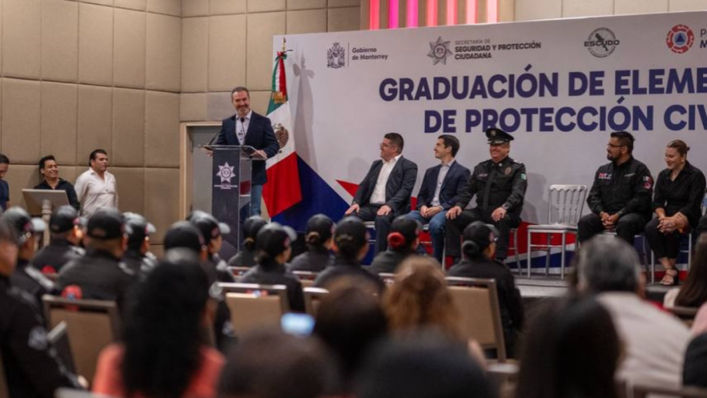 graduación-Protección-Civil-primera-academia-de-rescate-municipal-ESCUDO-Monterrey-nuevos-paramédicos