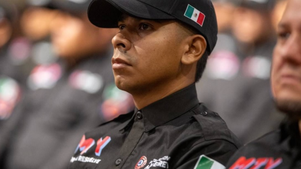 graduación-Protección-Civil-primera-academia-de-rescate-municipal-ESCUDO-Monterrey-nuevos-paramédicos
