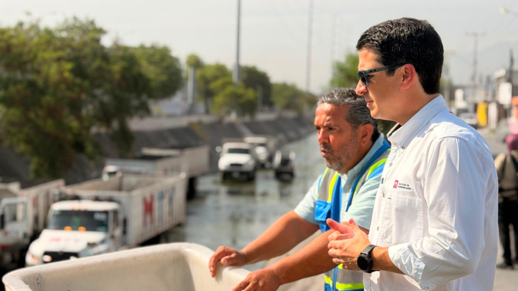 previenen inundaciones con la limpieza integral del canal medular en aztlán