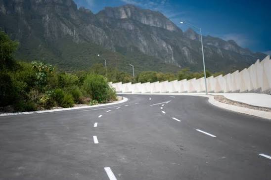 Monterrey estrena carriles en cumbres, 3 en cada sentido de la vialidad
